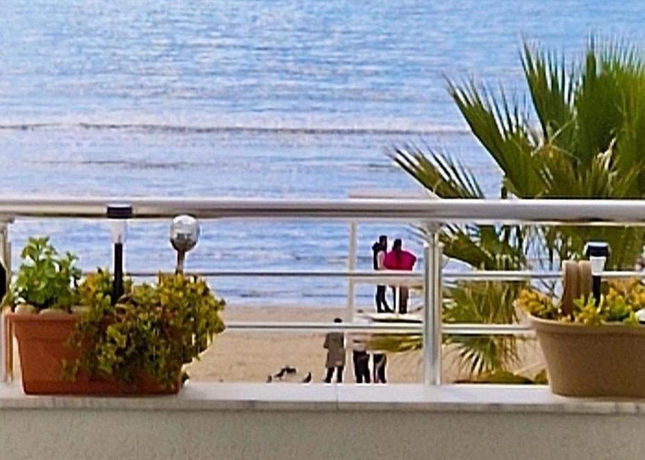 Durres Strand direkt am Meer Exterior foto