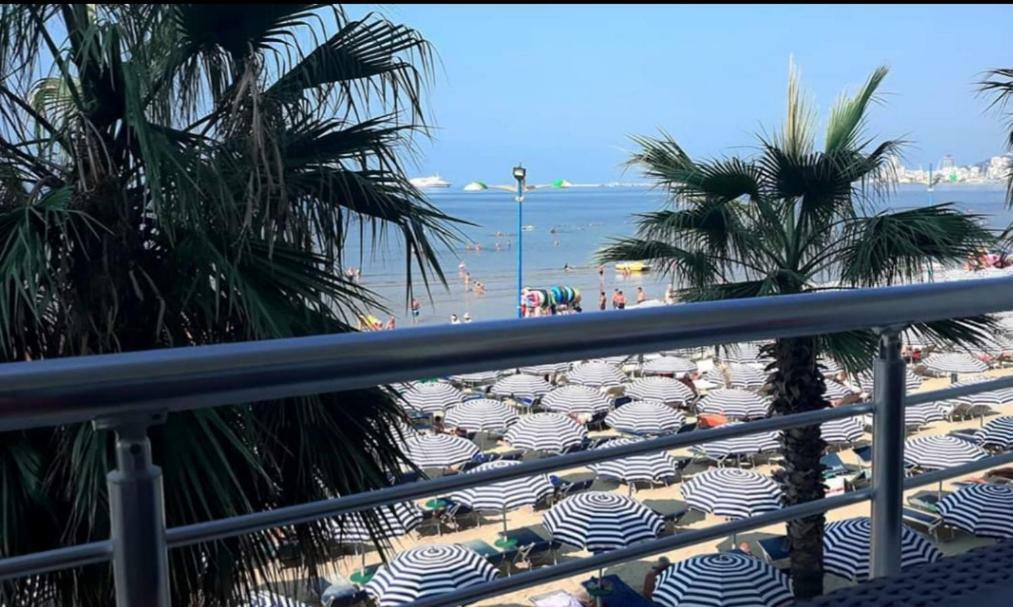 Durres Strand direkt am Meer Exterior foto